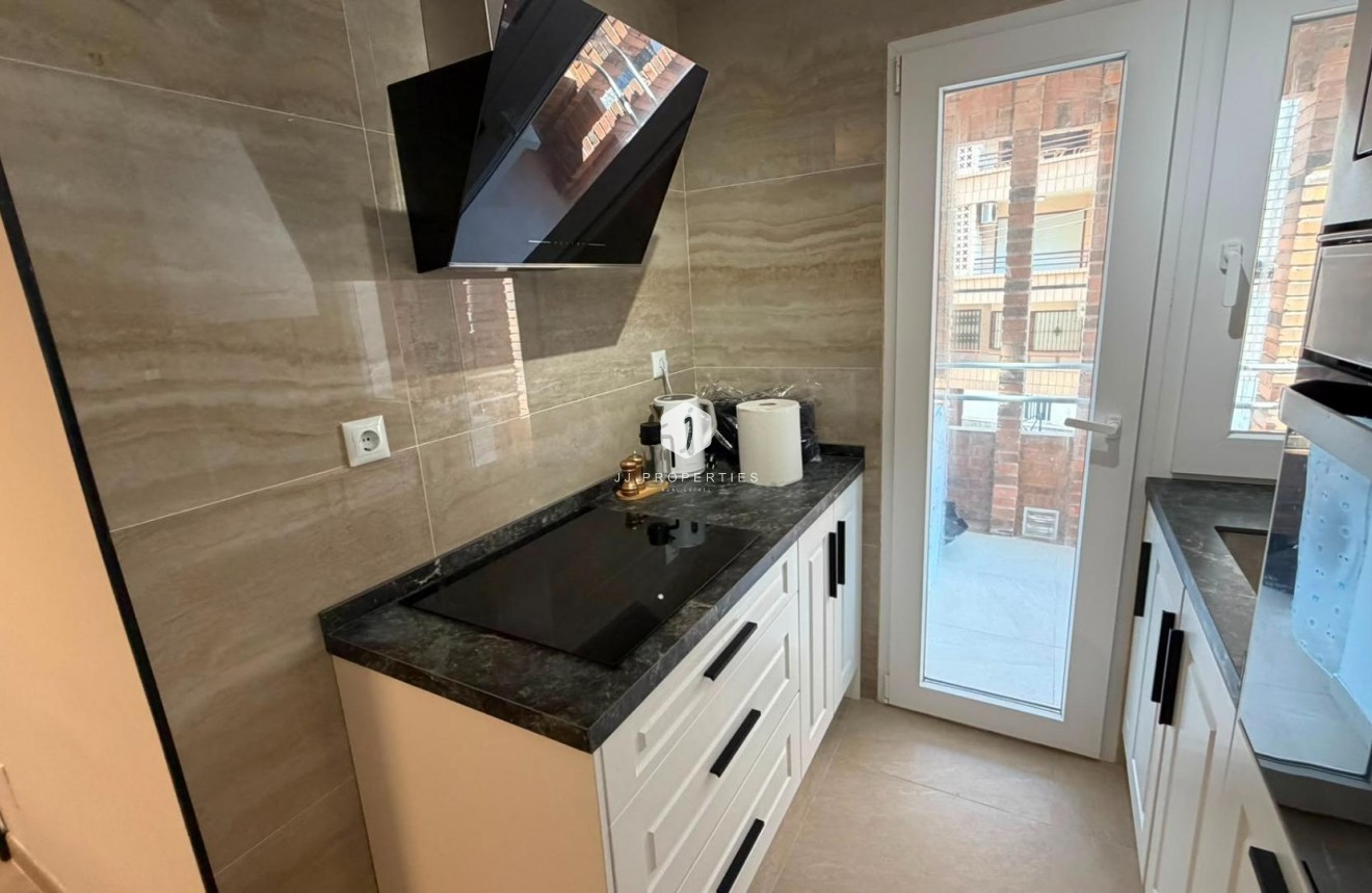 D'occasion - Appartement -
Torrevieja - Playa del Cura