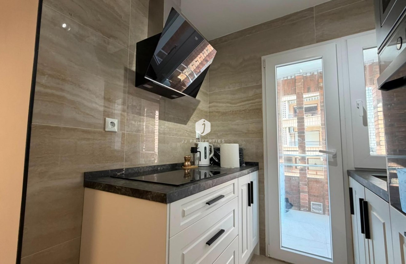 D'occasion - Appartement -
Torrevieja - Playa del Cura
