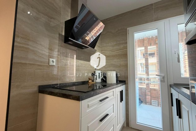 D'occasion - Appartement -
Torrevieja - Playa del Cura