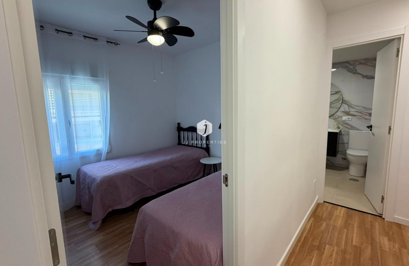 D'occasion - Appartement -
Torrevieja - Playa del Cura