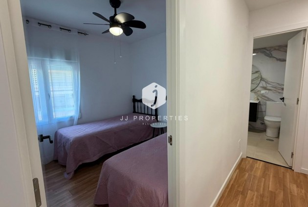 D'occasion - Appartement -
Torrevieja - Playa del Cura