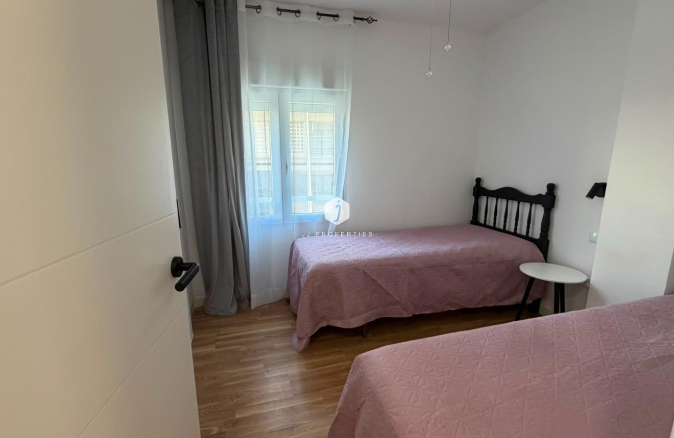 D'occasion - Appartement -
Torrevieja - Playa del Cura
