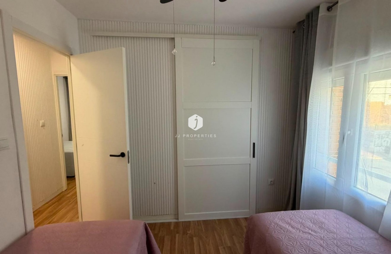 D'occasion - Appartement -
Torrevieja - Playa del Cura