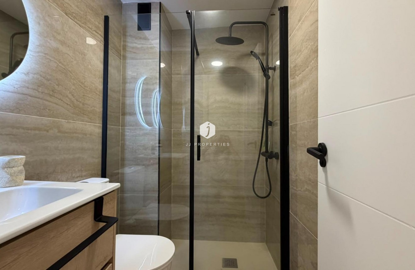 D'occasion - Appartement -
Torrevieja - Playa del Cura