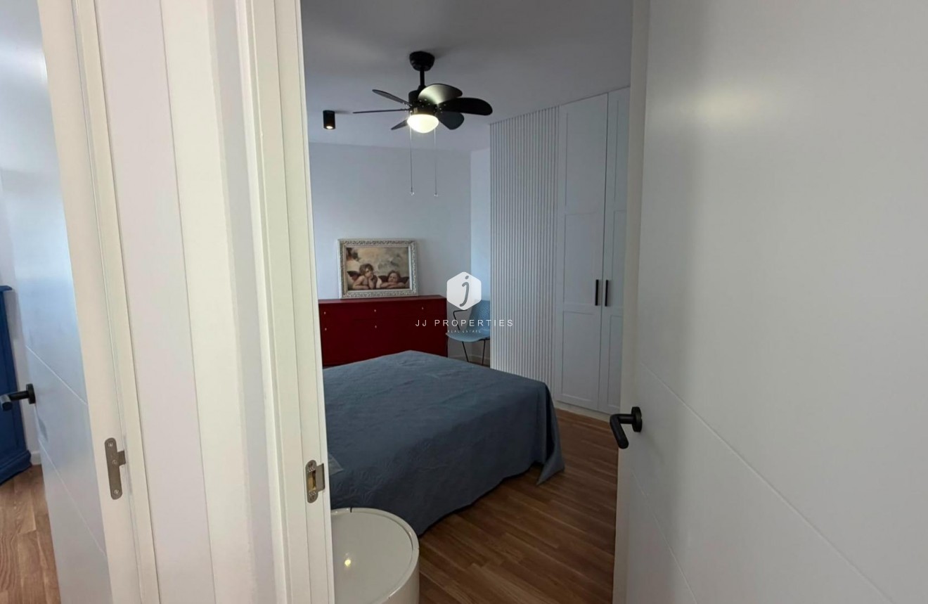 D'occasion - Appartement -
Torrevieja - Playa del Cura