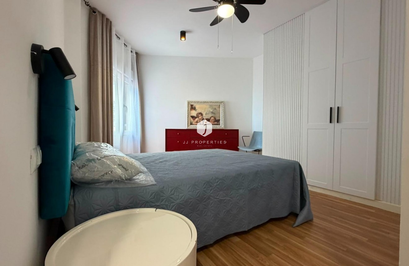 D'occasion - Appartement -
Torrevieja - Playa del Cura