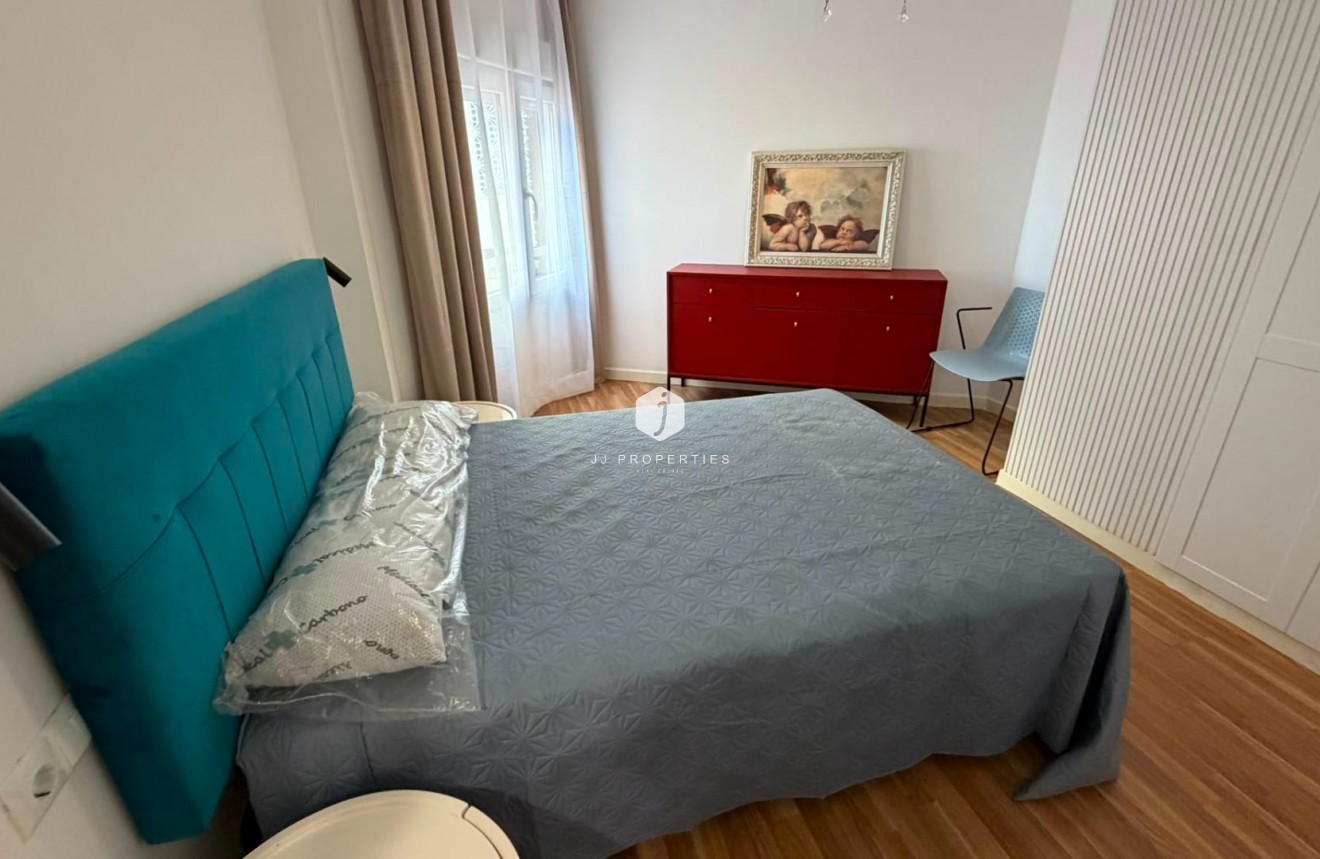 D'occasion - Appartement -
Torrevieja - Playa del Cura