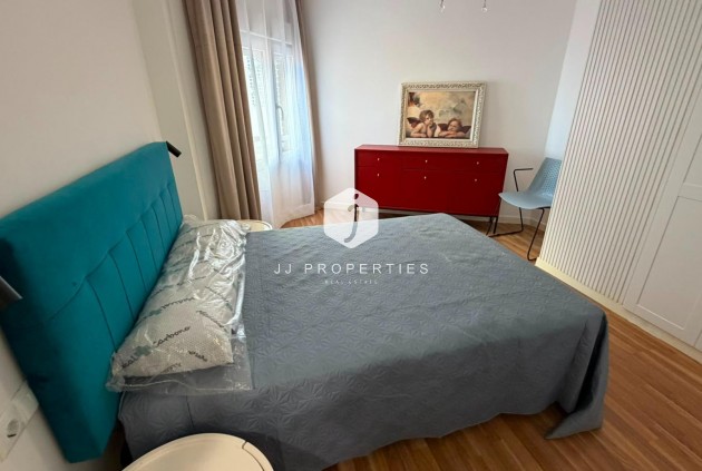 D'occasion - Appartement -
Torrevieja - Playa del Cura