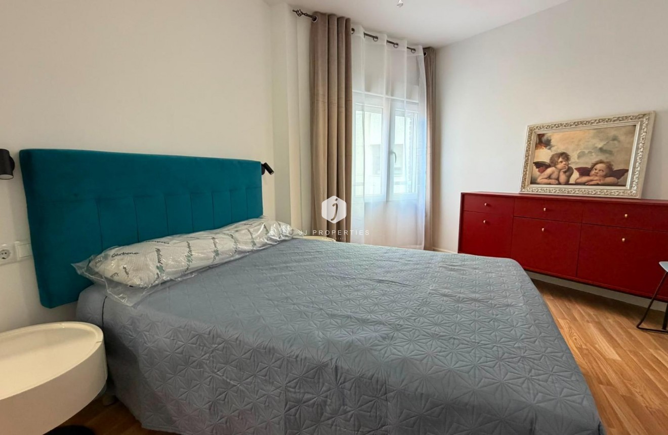 D'occasion - Appartement -
Torrevieja - Playa del Cura