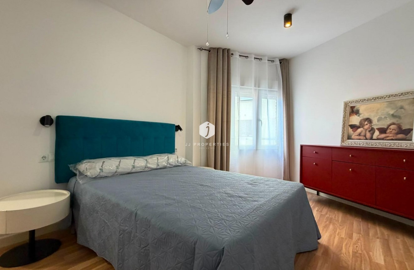 D'occasion - Appartement -
Torrevieja - Playa del Cura