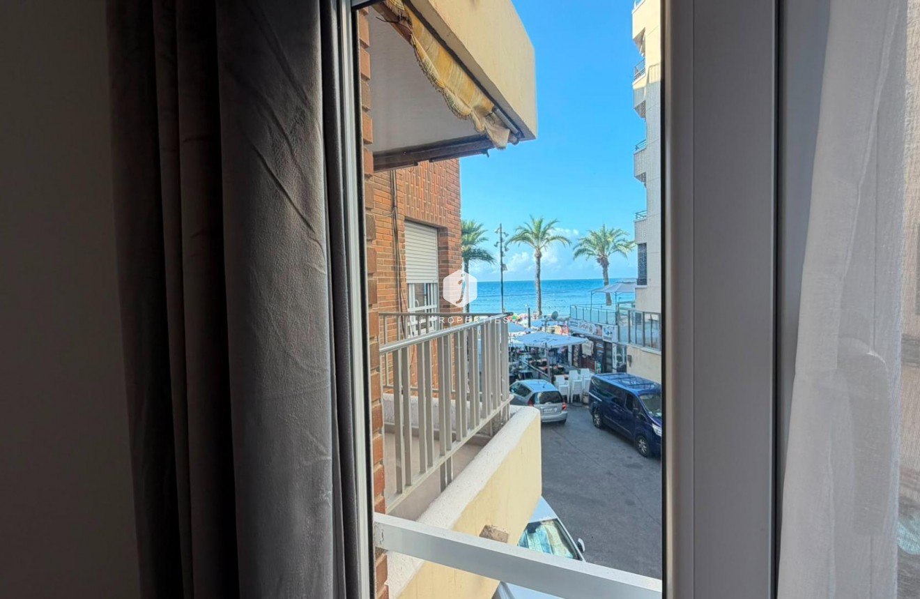 D'occasion - Appartement -
Torrevieja - Playa del Cura