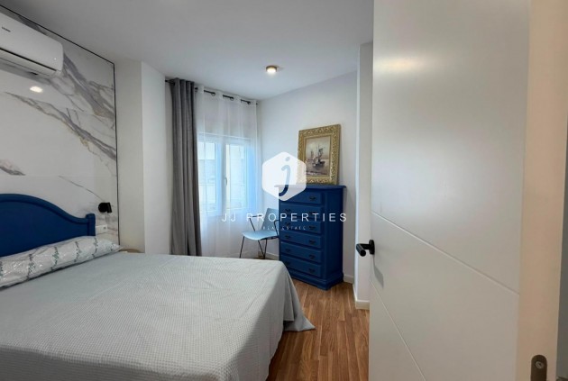 D'occasion - Appartement -
Torrevieja - Playa del Cura