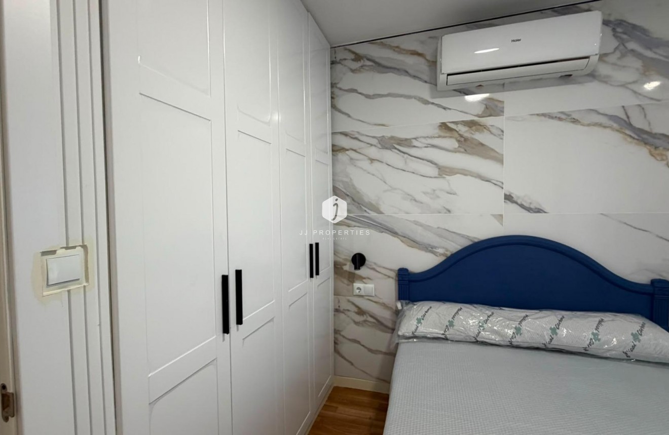 D'occasion - Appartement -
Torrevieja - Playa del Cura