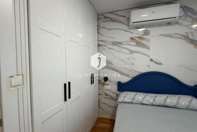 D'occasion - Appartement -
Torrevieja - Playa del Cura