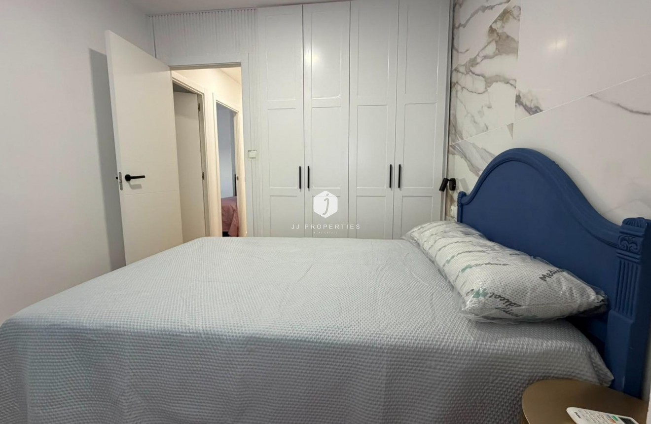 D'occasion - Appartement -
Torrevieja - Playa del Cura