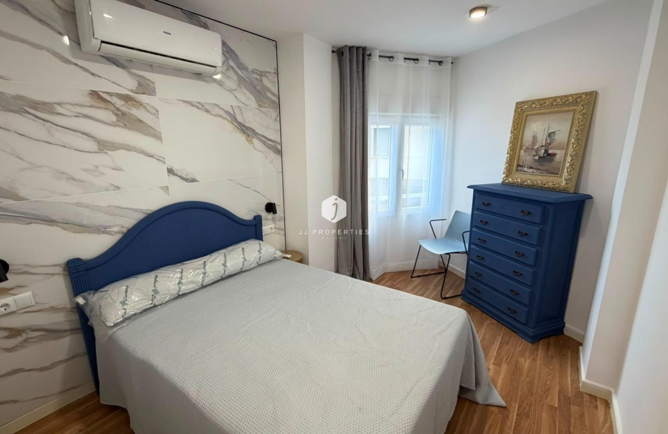 D'occasion - Appartement -
Torrevieja - Playa del Cura