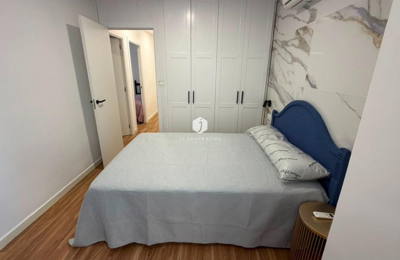 D'occasion - Appartement -
Torrevieja - Playa del Cura