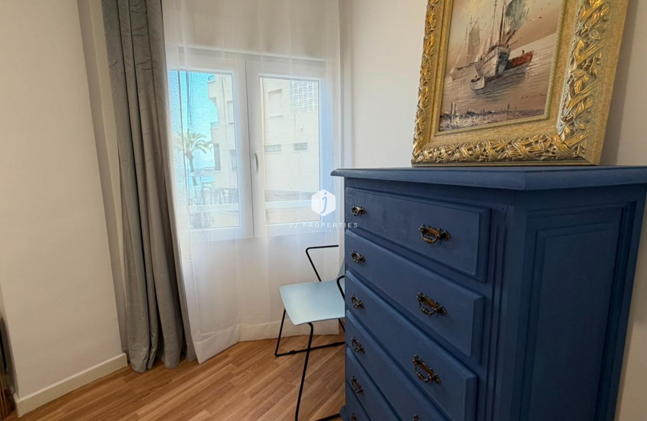 D'occasion - Appartement -
Torrevieja - Playa del Cura