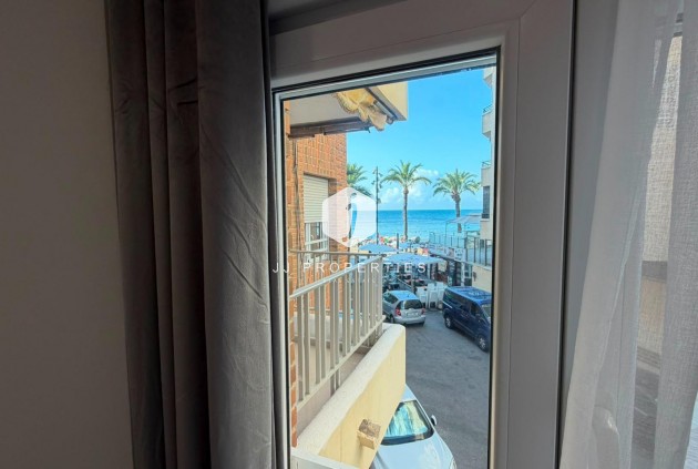 D'occasion - Appartement -
Torrevieja - Playa del Cura