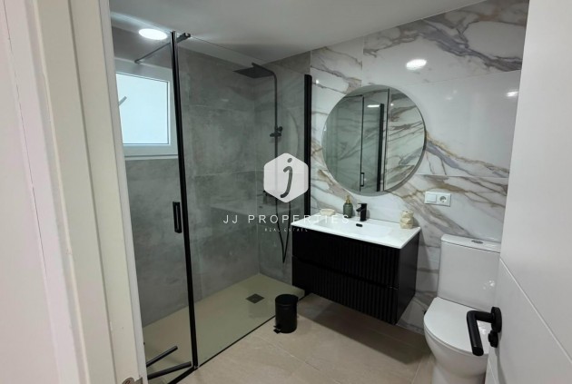 D'occasion - Appartement -
Torrevieja - Playa del Cura