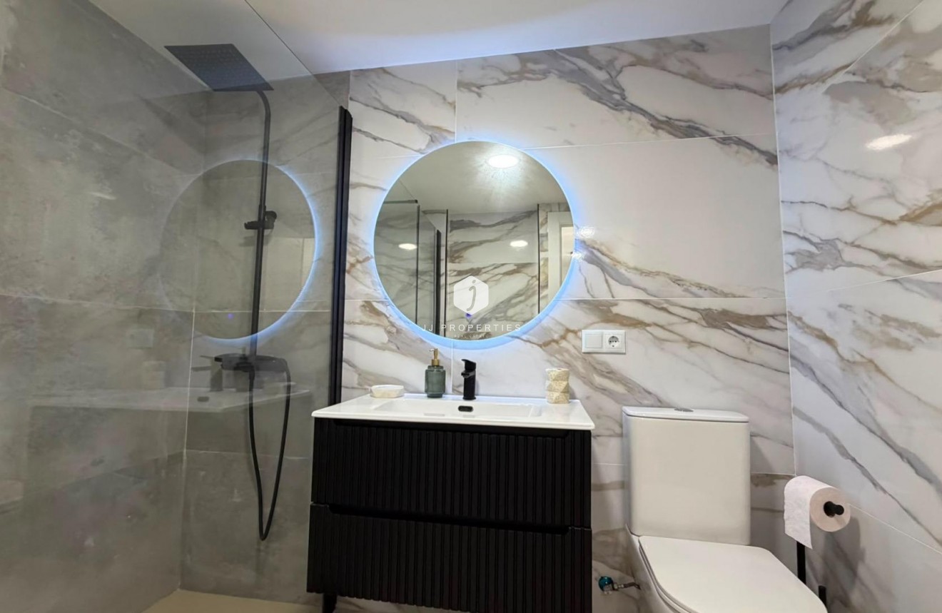 D'occasion - Appartement -
Torrevieja - Playa del Cura