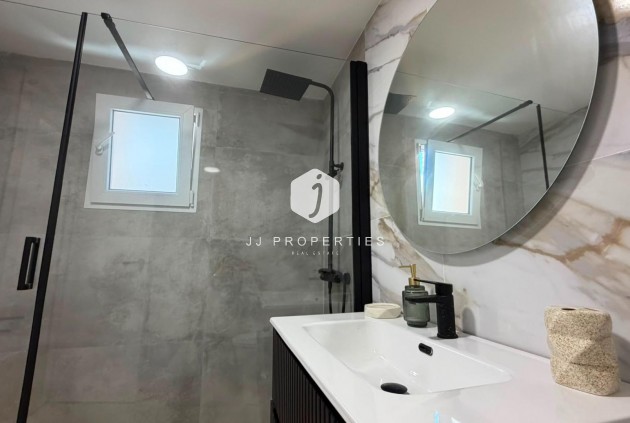 D'occasion - Appartement -
Torrevieja - Playa del Cura