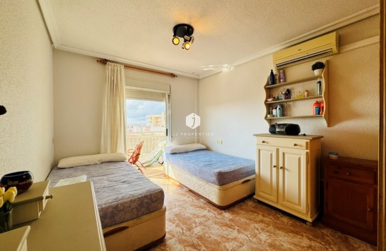 Resale - Apartment / flat -
La Mata - Costa Blanca