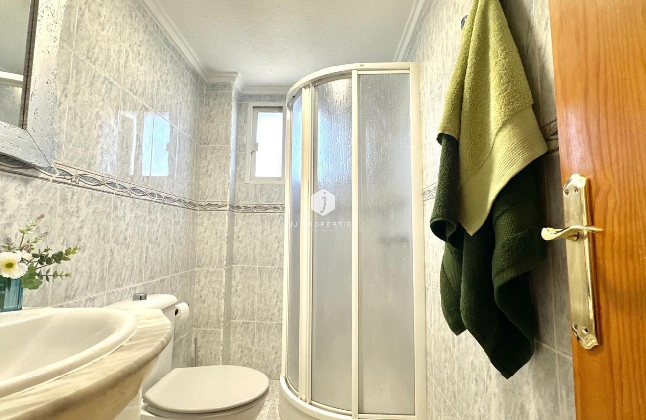 Z drugiej ręki - Mieszkanie w bloku -
Torrevieja - La Siesta - El Salado - Torreta