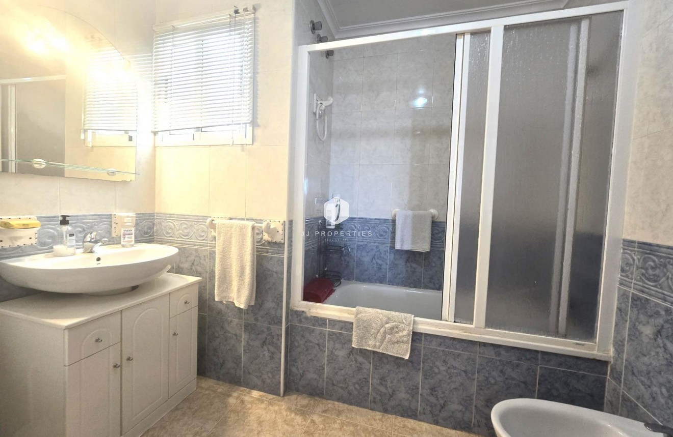 Resale - Apartment / flat -
Torrevieja - Parque las naciones