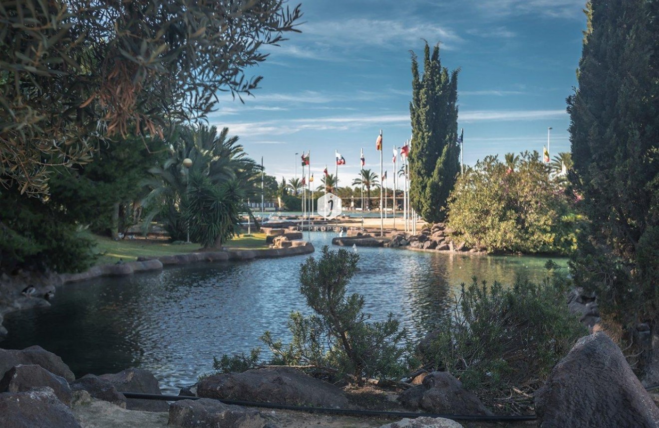 Resale - Apartment / flat -
Torrevieja - Parque las naciones