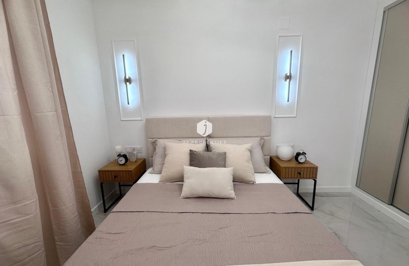 Aus zweiter Hand - Wohnung -
Torrevieja - Estacion de autobuses
