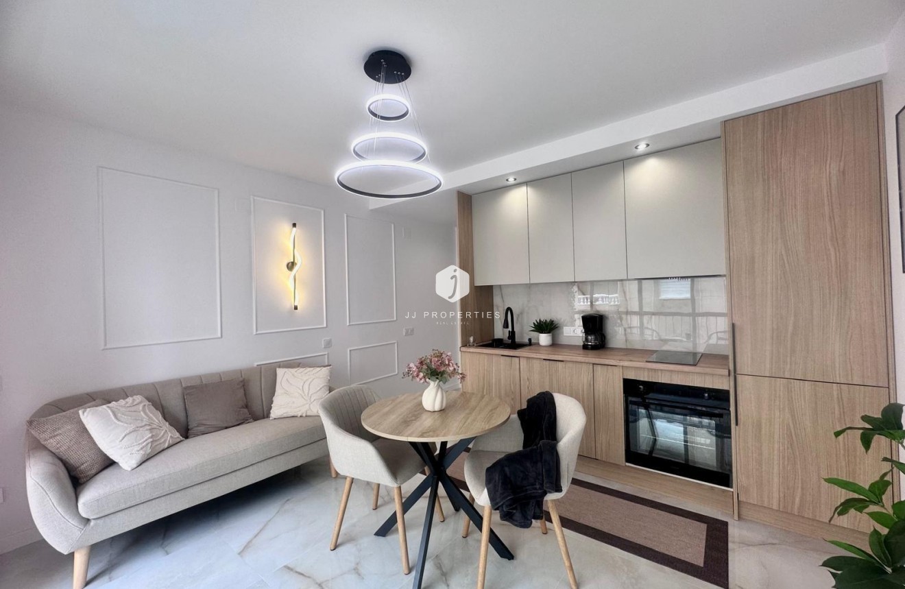 Aus zweiter Hand - Wohnung -
Torrevieja - Estacion de autobuses