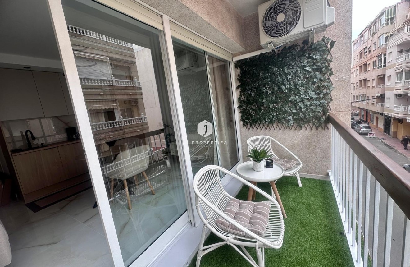 Aus zweiter Hand - Wohnung -
Torrevieja - Estacion de autobuses