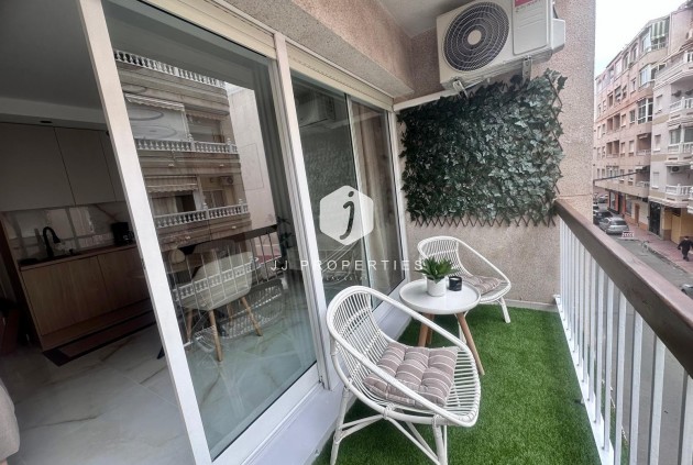 Aus zweiter Hand - Wohnung -
Torrevieja - Estacion de autobuses