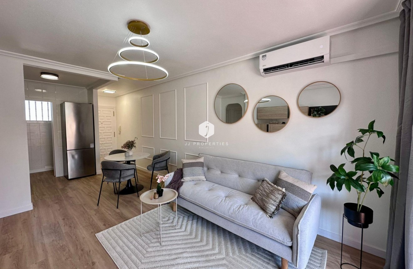Resale - Apartment / flat -
Torrevieja - Habaneras
