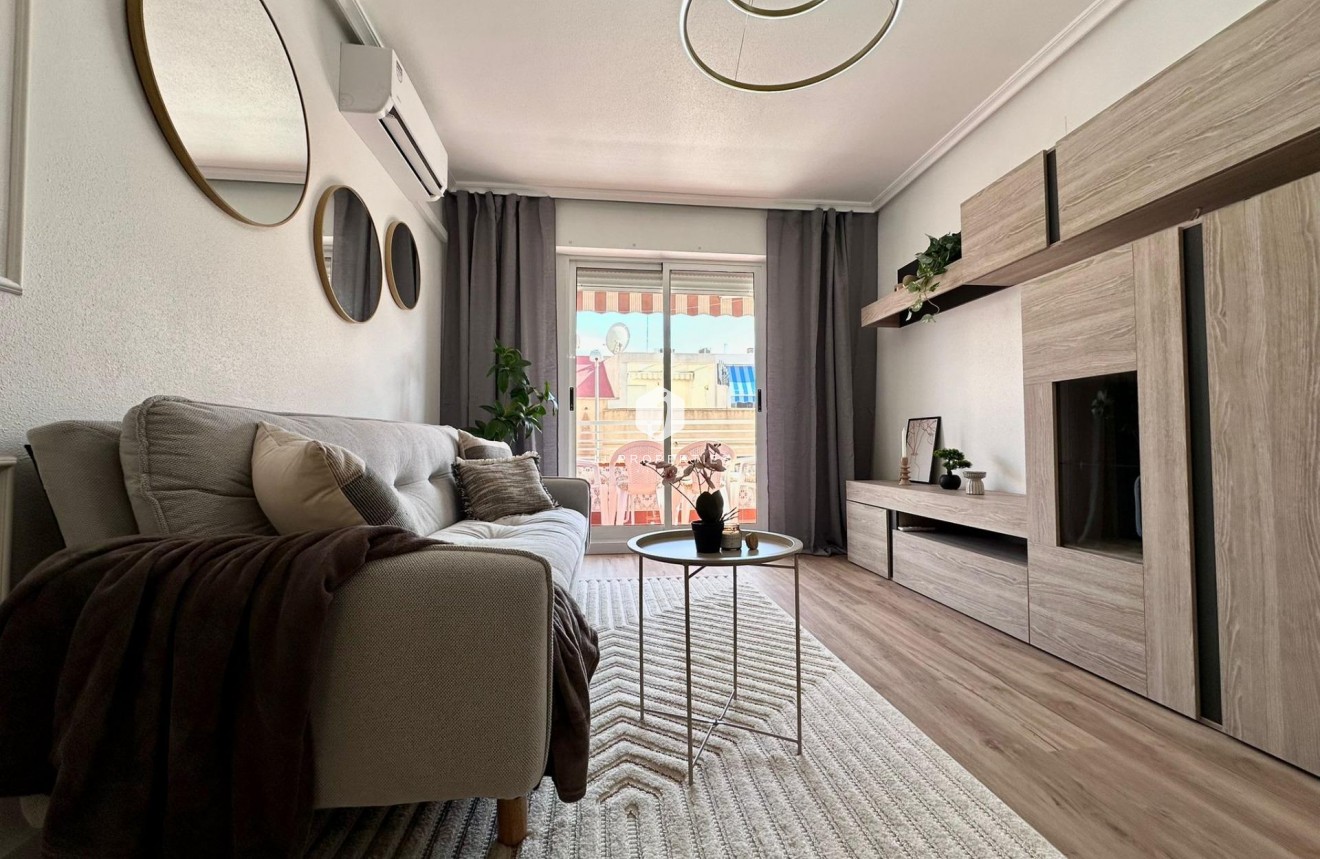 Resale - Apartment / flat -
Torrevieja - Habaneras