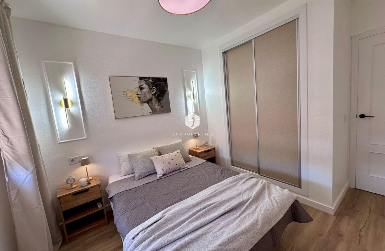 Resale - Apartment / flat -
Torrevieja - Habaneras
