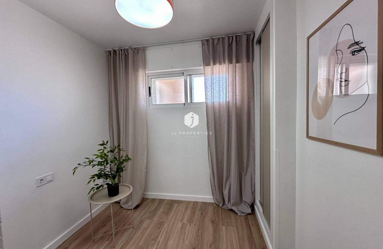 Resale - Apartment / flat -
Torrevieja - Habaneras