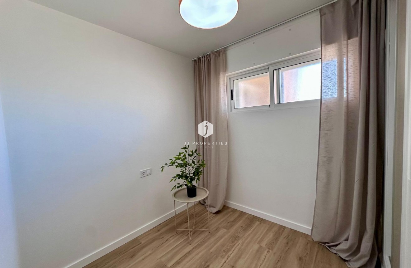 Resale - Apartment / flat -
Torrevieja - Habaneras