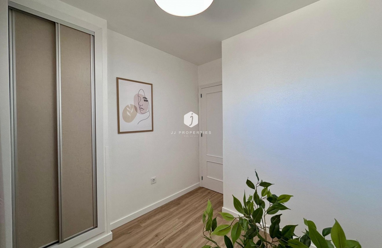 Resale - Apartment / flat -
Torrevieja - Habaneras