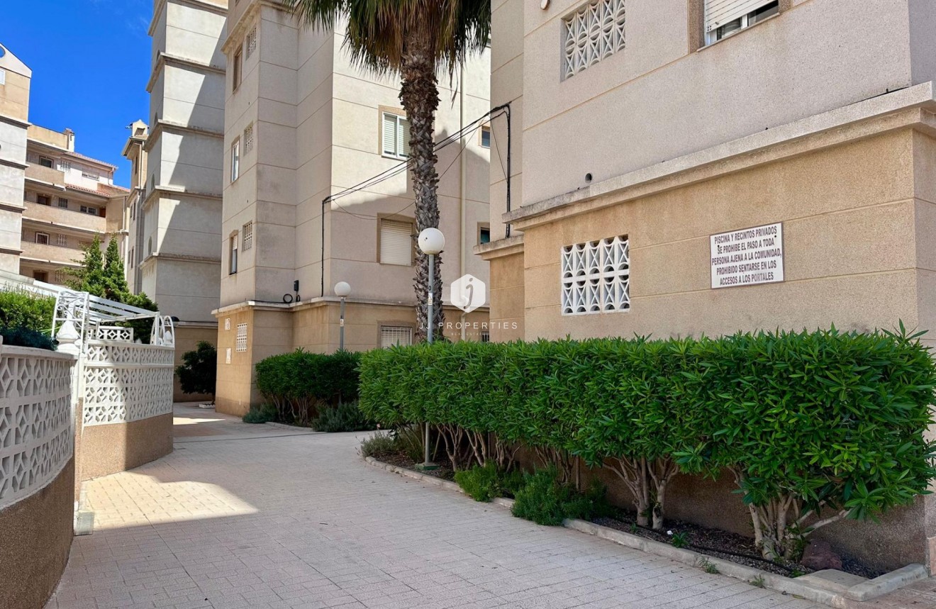 Resale - Apartment / flat -
Torrevieja - Habaneras