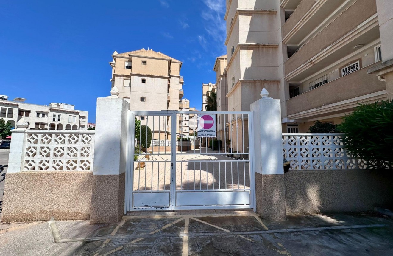 Resale - Apartment / flat -
Torrevieja - Habaneras