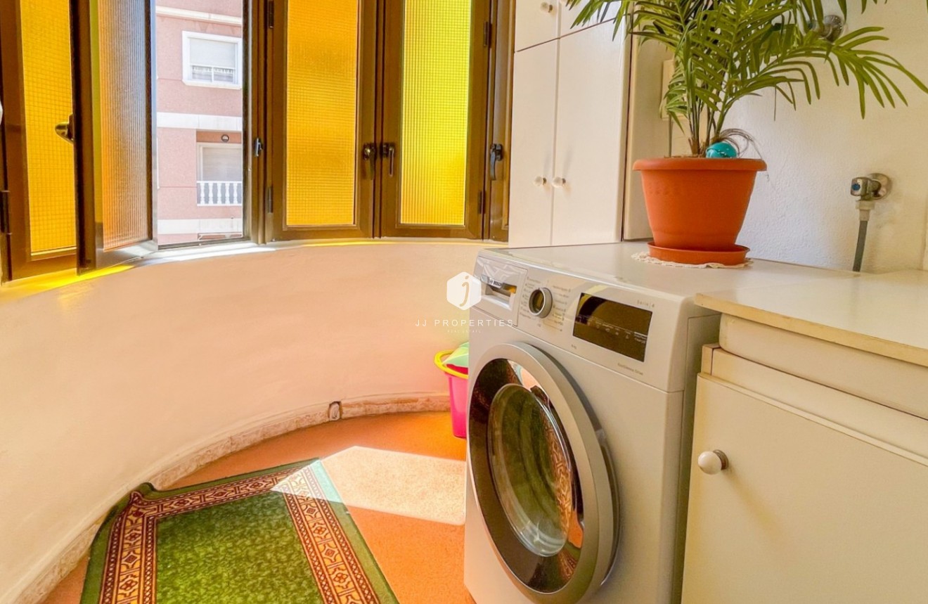 Resale - Apartment / flat -
Torrevieja - Costa Blanca