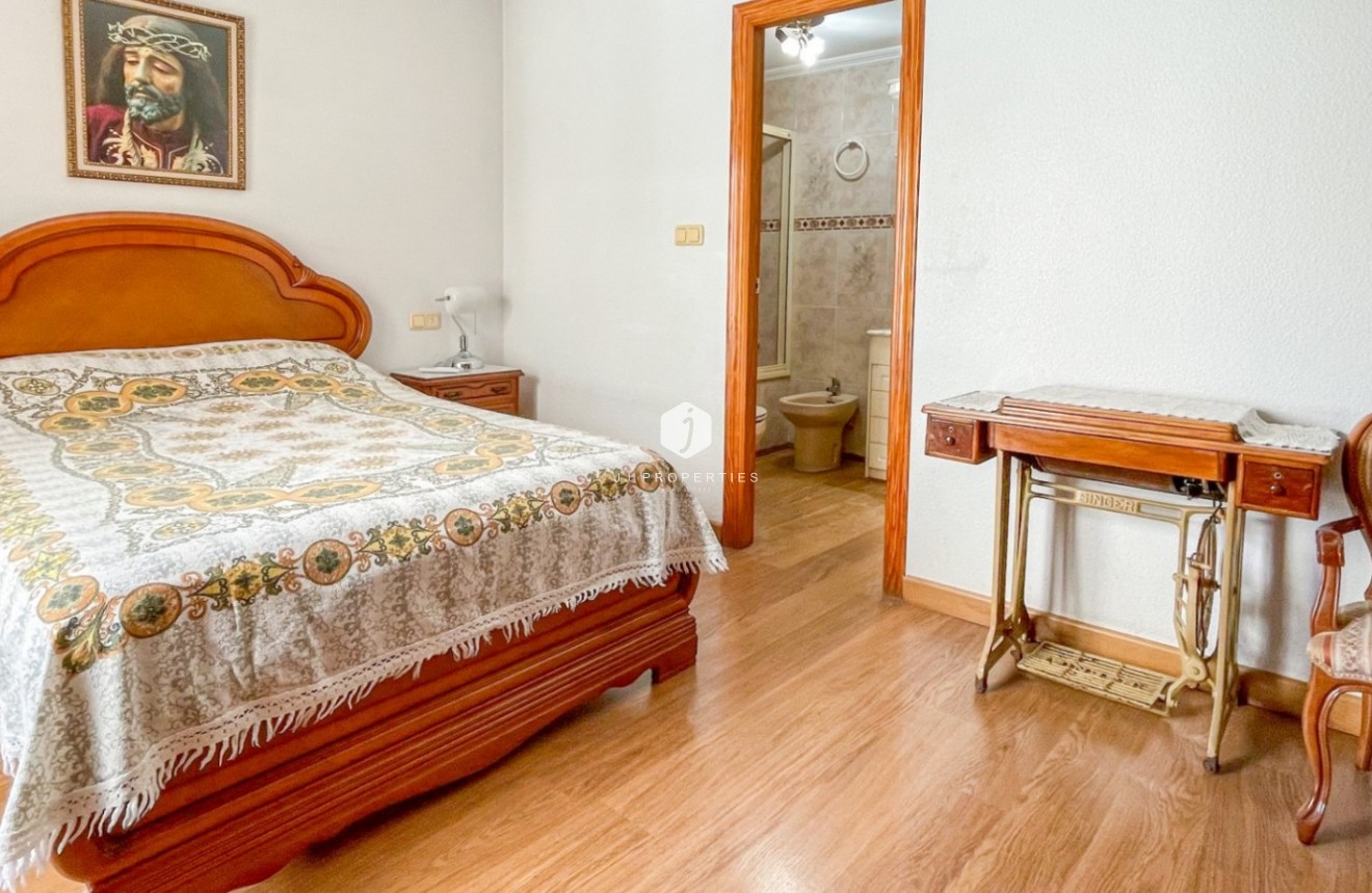 Resale - Apartment / flat -
Torrevieja - Costa Blanca