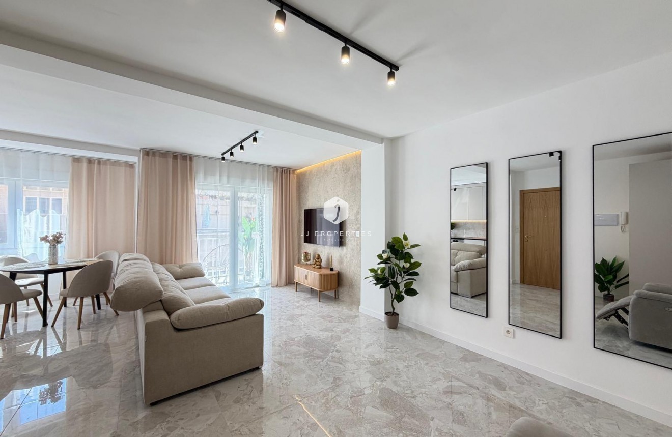 Tweedehands - Penthouse -
Torrevieja - Estacion de autobuses