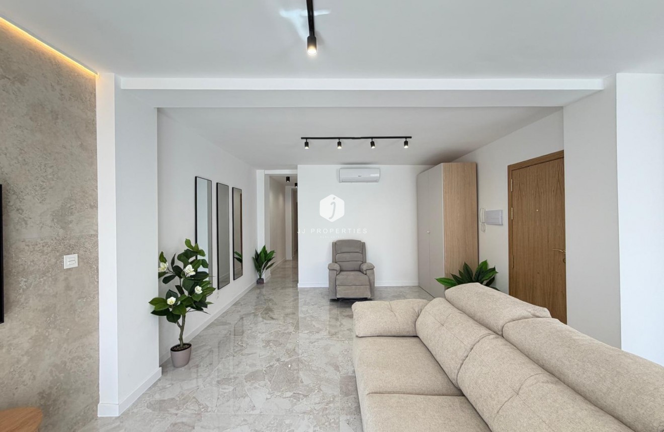 Tweedehands - Penthouse -
Torrevieja - Estacion de autobuses