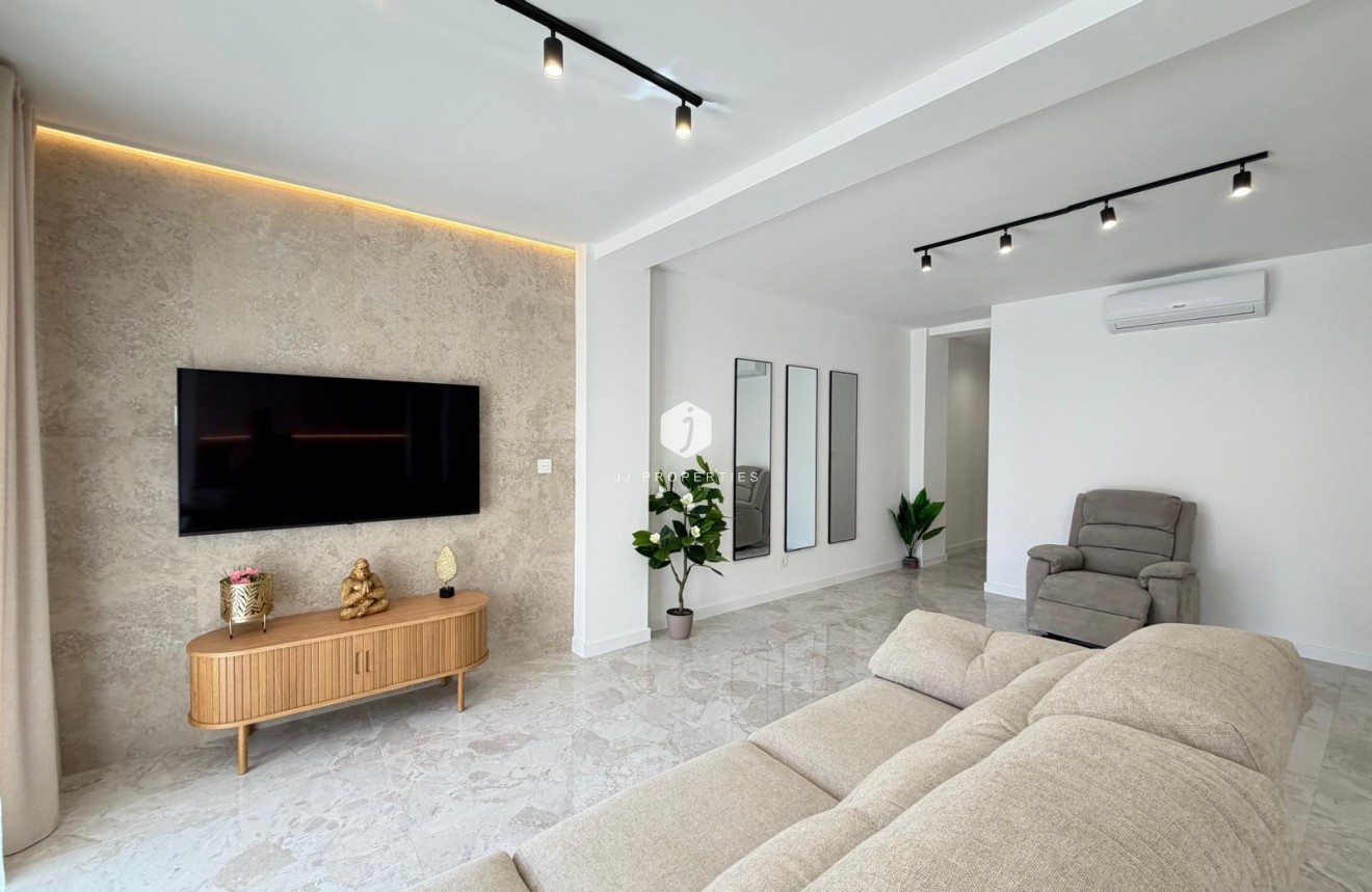 Tweedehands - Penthouse -
Torrevieja - Estacion de autobuses