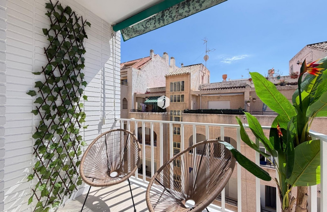 Tweedehands - Penthouse -
Torrevieja - Estacion de autobuses