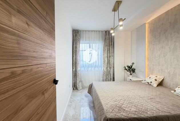 Tweedehands - Penthouse -
Torrevieja - Estacion de autobuses