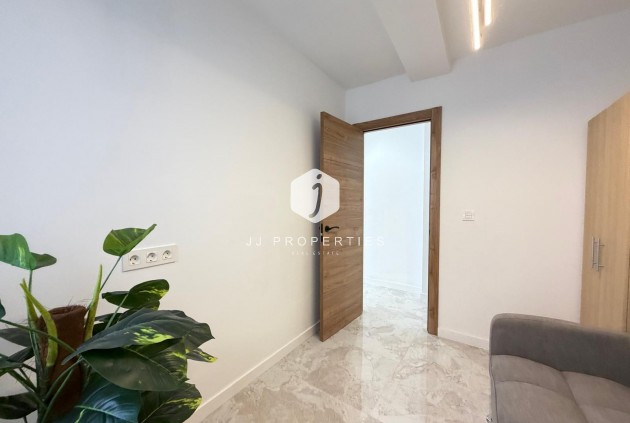 Tweedehands - Penthouse -
Torrevieja - Estacion de autobuses